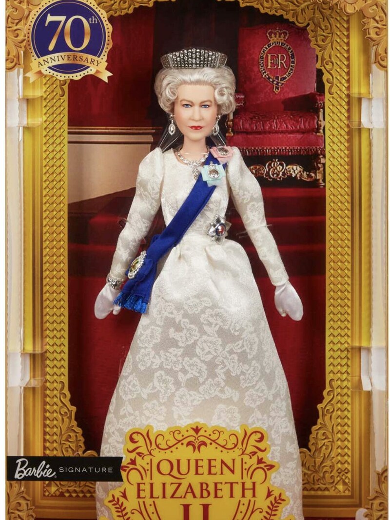 Die Queen-Barbie wird mit Thorn geliefert. (Bild: Mattel)