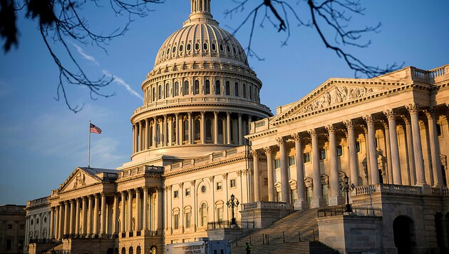 Der Sitz des Kongresses befindet sich im Nordflügel des Kapitols in Washington. (Bild: APA/AFP/MANDEL NGAN)