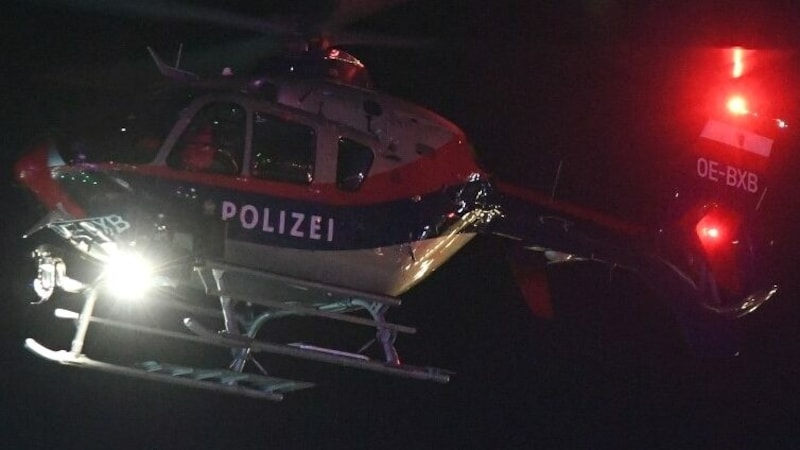 In Meidling, a helicopter also assisted the police forces in the manhunt. (Bild: P. Huber)