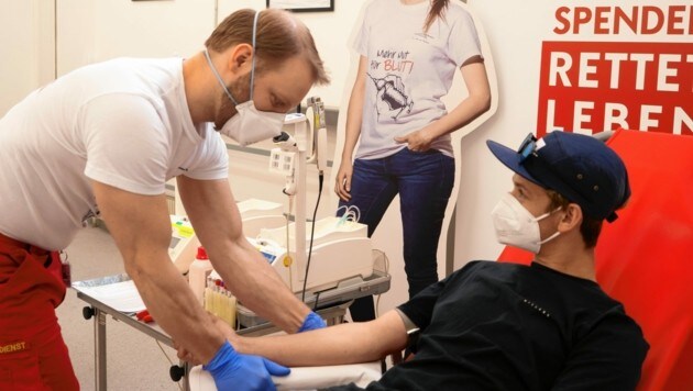 Die Blutspende dauert maximal zehn Minuten und bringt vor allem das gute Gefühl, einem anderen Menschen geholfen zu haben. (Bild: Rotes Kreuz Steiermark)