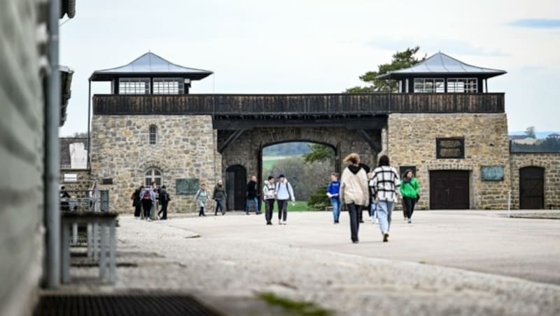 Auch Oberösterreich hatte Anteil am Holocaust. Der Appellplatz der Gedenkstätte in Mauthausen: Hierher kommen 280.000 Besucher pro Jahr, rund ein Drittel sind Schüler. (Bild: Alexander Schwarzl)