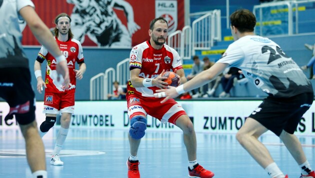 Linksaußen Luca Raschle und sein Team wollen von Beginn an fokussiert auftreten. (Bild: Alexandra KOESS / HC Hard)