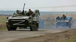 Russische Einheiten in der Nähe von Mariupol (Bild: AP)