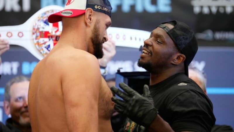 Tyson Fury (li.), Gegner Dillian Whyte (Bild: Copyright 2022 The Associated Press. All rights reserved)