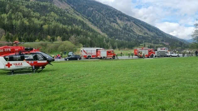 ARA Flugrettung im Einsatz bei Verkehrsunfall im Mölltal (Bild: zVg/ARA Flugrettung)