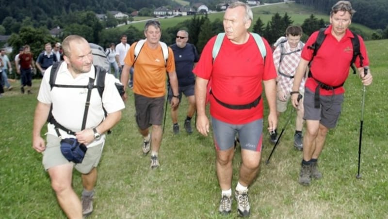 Auftakt der Sommerwanderung vom damaligen SPÖ-Vorsitzenden Alfred Gusenbauer am 23. Juli 2006 (Bild: HERBERT PFARRHOFER / APA / picturedesk.com)