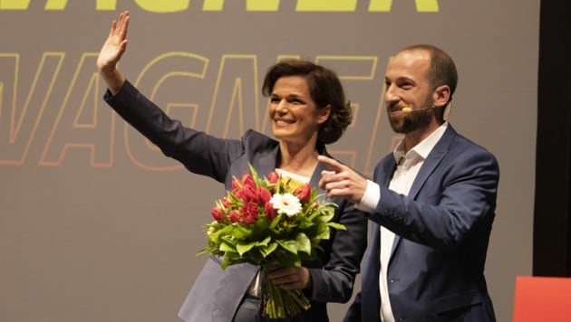 La líder del partido federal SPÖ, Pamela Rendi-Wagner, y el líder del partido estatal SPÖ de Salzburgo, David Egger (Imagen: APA/SP...-SALZBURG/ARNE M†SELER)