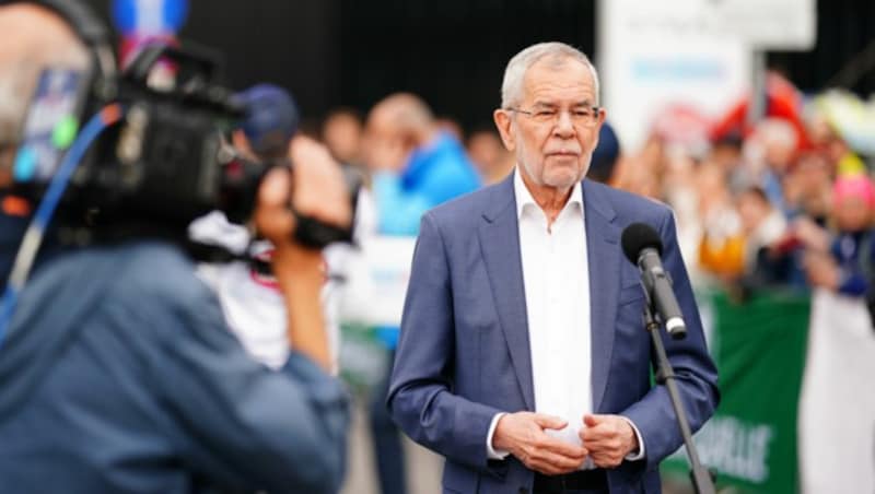 Bundespräsident Alexander van der Bellen beim Vienna City Marathon (Bild: APA/DIENER/EVA MANHART)