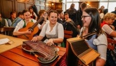 Studierende des Volksmusik-Studienganges der Universität Mozarteum (Bild: Tschepp Markus)