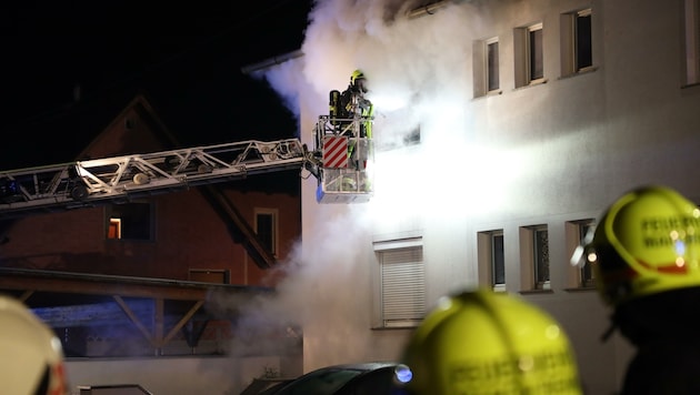 Beim Küchenbrand in Marchtrenk flüchtete eine Frau mit ihrem Hund (Bild: Korrak Peter)