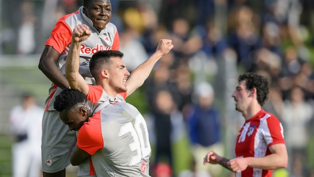 Würden auch gerne im Endspiel jubeln: Jungbullen Diakite (o.), Simic (M.) und Baidoo. (Bild: LAURENT GILLIERON)