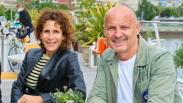 Bernd Schlacher mit Lila Schwarzenberg bei der Wiederöffnung des „Motto am Fluß“ im Mai 2021 nach dem Lockdown. (Bild: Starpix / picturedesk.com)