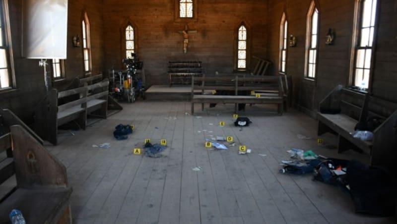 Der Schauplatz der Schießerei auf der Bonanza Creek Ranch in Santa Fe, New Mexico, nach dem Tod der Kamerafrau Halyna Hutchins am 21. Oktober 2021. (Bild: APA/Photo by Santa Fe County Sheriff‘s Office/AFP)