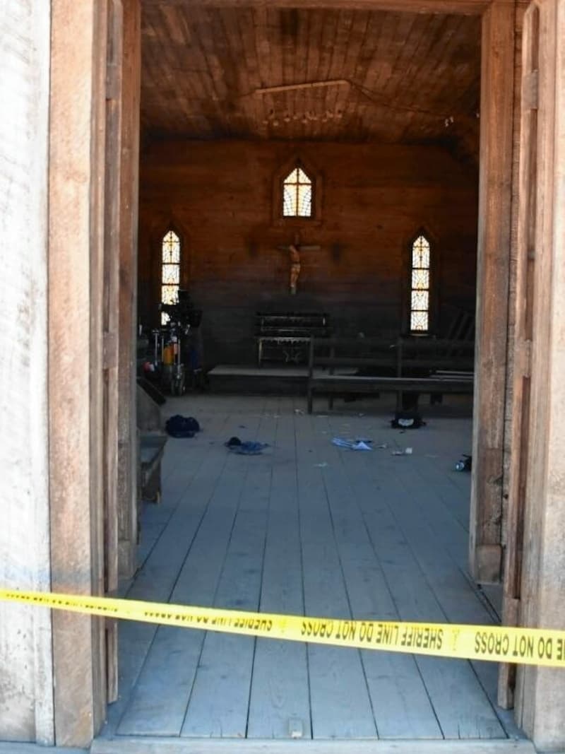 In dieser Kirche am Set des Western „Rust“ ereignete sich der tragische Unfall. (Bild: Santa Fe County Sheriff)