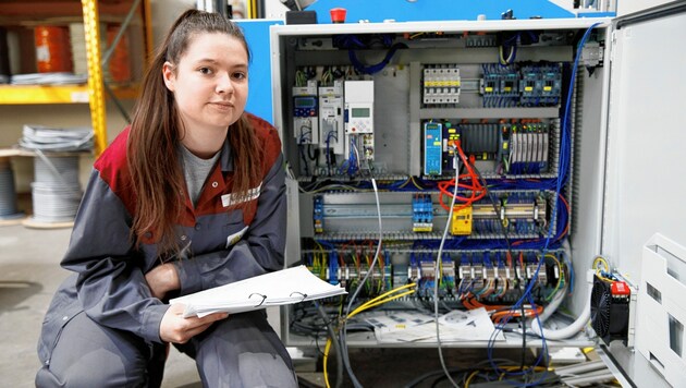 Mechatroniker-Lehrling Vanessa (17) hat sich schon als Kind für Technik interessiert. (Bild: Florian Wieser)