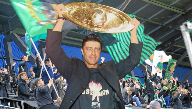 2002 wurde mit Jogi Löw der letzte Bundesliga-Titel gefeiert. (Bild: Christof Birbaumer Krone KREATIV)