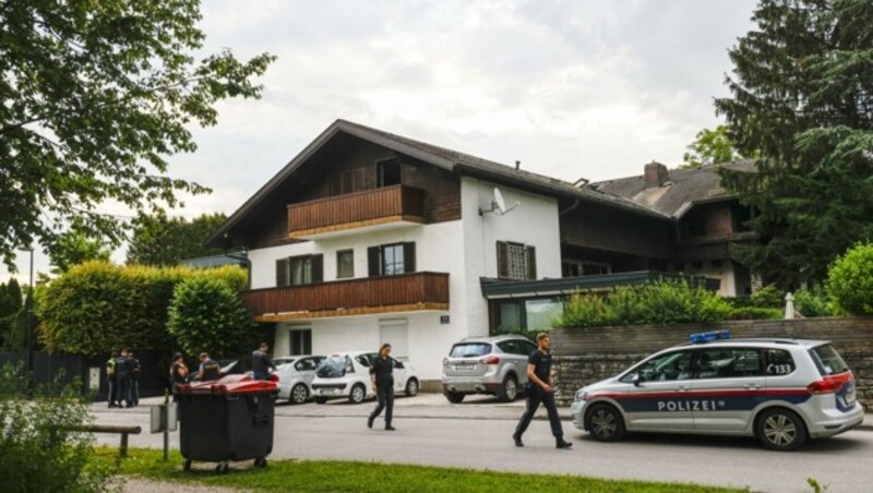 Polizeistreifen aus dem ganzen Stadtgebiet eilten den verletzten Kollegen zur Hilfe. (Bild: Tschepp Markus)