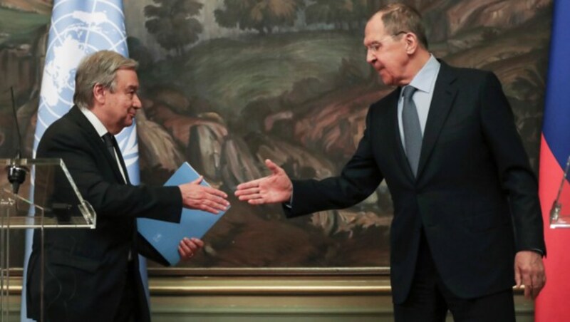 UNO-Generalsekretär Antonio Guterres (li.) und Russlands Außenminister Sergej Lawrow (Bild: AP)