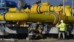 Geht es nach dem Wirtschaftskammerchef, sollte Österreich Anlagen und Pipelines ausbauen, um sich Gas zu sichern (Symbolbild). (Bild: AFP)