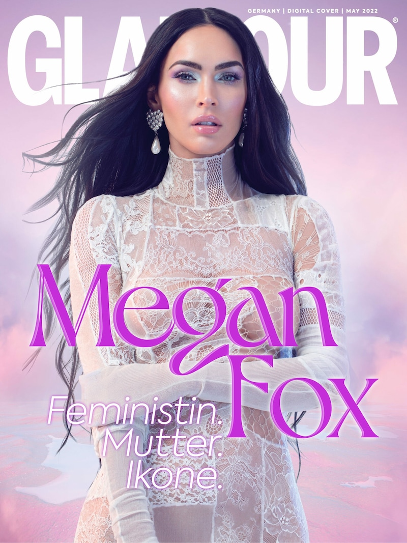 Megan Fox spricht im Interview mit der Digitalausgabe des „Glamour“-Magazins über ihre Kinder und leidenschaftliche „Bluttrinkrituale“ mit ihrem Verlobten Machine Gun Kelly. (Bild: © Jora Frantzis für GLAMOUR)