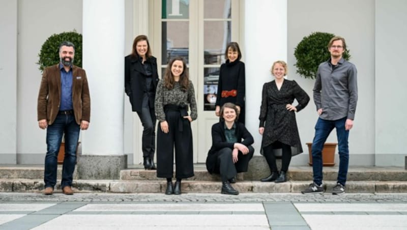 Kulturhauptstadt Bad Ischl, am Bild: v.l.: Stefan Heinisch, Petra Zechmeister, Eva Mair, Christina Jaritsch, Sonja Zobel, Lisa Neuhuber und Christian Haselmayr. (Bild: Markus Wenzel)