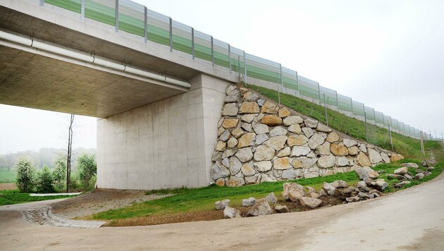 Der Bereich dieser Brücke der Wieselburger Umfahrung wird untersucht (Bild: Crepaz Franz)