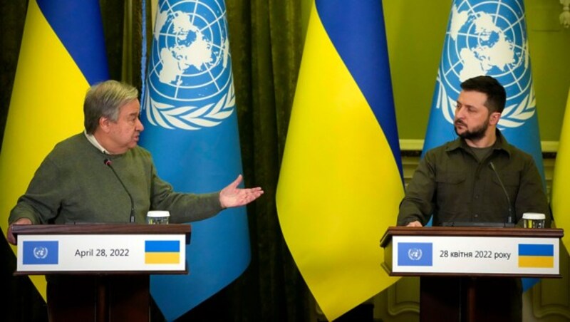 UN-Generalsekretär Antonio Guterres traf nach seinen Besuchen in Butscha und Borodjanka den ukrainischen Präsidenten Wolodymyr Selenskyj. (Bild: AP)