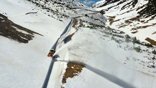Spektakuläre Schneeräumung am Hahntennjoch (Bild: Land Tirol/Neurauter)