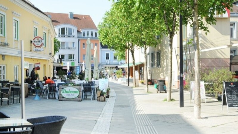 Noch mehr Bäume sollen künftig am Platz Abkühlung bieten. (Bild: Crepaz Franz)