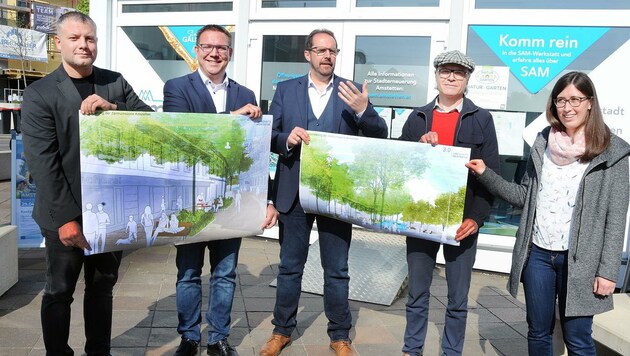 Präsentierten die Pläne für den neuen Hauptplatz: Dominic Hörlezeder, Christian Haberhauer, Markus Brandstetter sowie Oliver Gachowetz und Marion Tatzber vom Landschaftsarchitekturbüro 3:0 (von links). (Bild: Crepaz Franz)