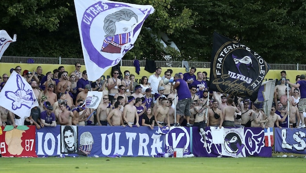 Die violetten Fans werden am Sonntag lautstark am Emat einziehen. (Bild: ANDREAS TRÖSTER)