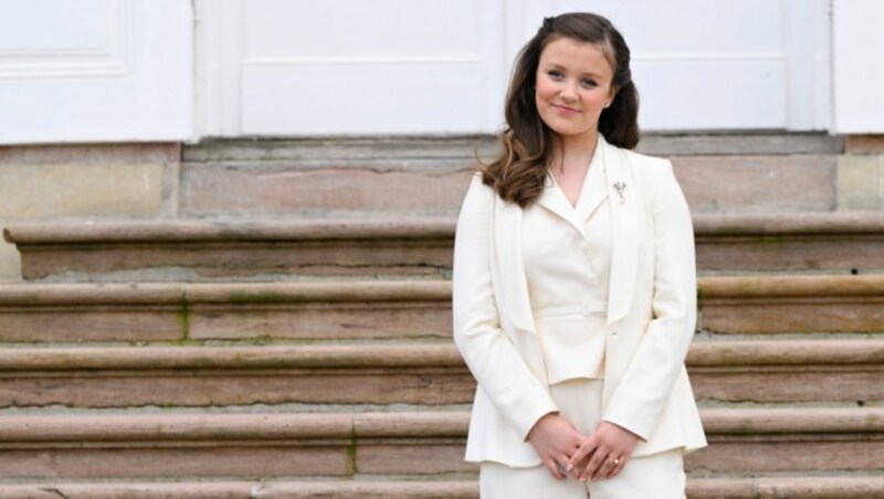 Prinzessin Isabella posiert vor der Kirche von Schloss Fredensborg (Bild: APA/Philip Davali/Ritzau Scanpix via AP)