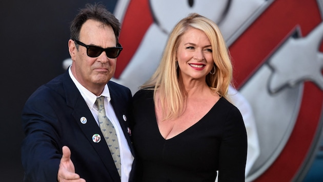 Dan Aykroyd und Donna Dixon (Bild: APA/Alberto E. Rodriguez/Getty Images/AFP )