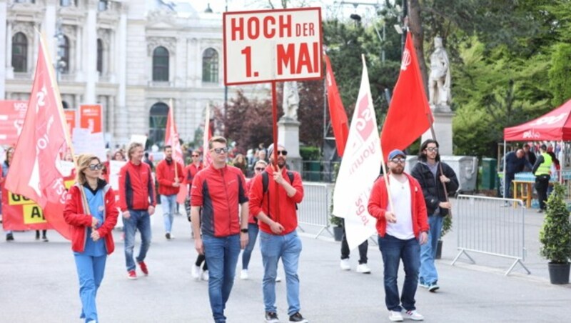 Teilnehmer im Rahmen des traditionellen Mai-Aufmarsches der SPÖ Wien am „Tag der Arbeit“ (Bild: APA/Florian Wieser)