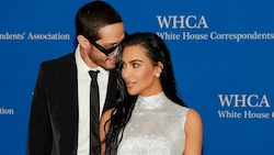 Pete Davidson und Kim Kardashian beim Korrespondenten-Dinner im Weißen Haus (Bild: APA/Paul Morigi/Getty Images/AFP)