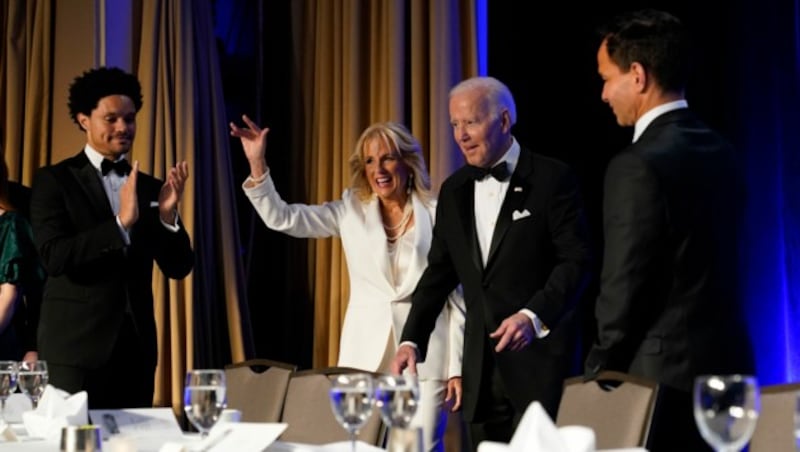 US-Präsident Joe Biden und First Lady Jill Biden bei ihrer Ankunft beim Dinner (Bild: APA/AP Photo/Patrick Semansky)