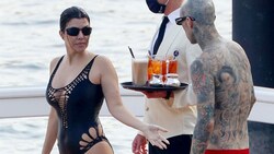 Kourtney Kardashian und Travis Barker genossen romantische Stunden am Comer See. (Bild: www.PPS.at)