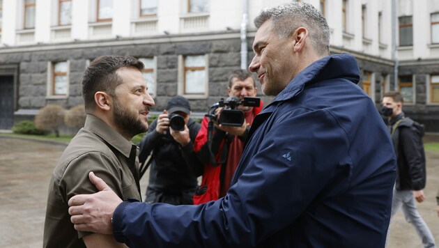 Karl Nehammer und der ukrainische Präsident Wolodymyr Selenskyj (Bild: BUNDESKANZLERAMT/DRAGAN TATIC)