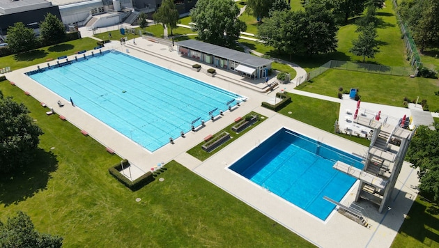 Eine mobile Halle wie in Wien würde winterliches Schwimmen im Sportbecken ermöglichen. (Bild: FOTOKERSCHI.AT / KERSCHBAUMMAYR)