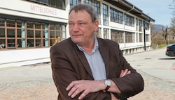 Bürgermeister Josef Weikinger ist bis heute in seinem Beruf als Lehrer an der Mittelschule Strobl tätig. (Bild: Tschepp Markus)