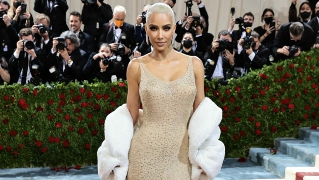 Fashion-Looks: Fotos der Kleider von Kim Kardashian