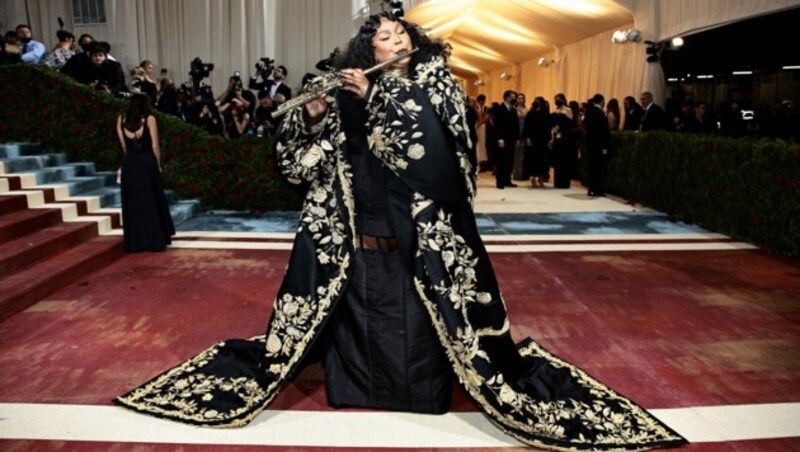 Lizzo spielte am Red Carpet der Met Gala Querflöte. (Bild: 2022 Getty Images)