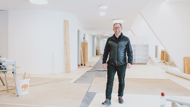 Stadtchef Hansjörg Obinger im Kindergarten-Neubau. (Bild: EXPA/ JFK)