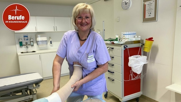 Maria Salzmann bandagiert Patienten mit Lymphödemen. (Bild: Manuela Karner)