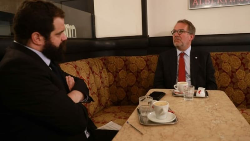 Martin Frick im Gespräch mit „Krone“-Reporter Clemens Zavarsky (Bild: Zwefo)