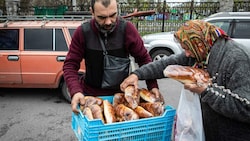 Humanitäre Organisationen versorgen die Menschen in der Ukraine so gut es geht mit Lebensmitteln. (Bild: (c) www.VIENNAREPORT.at)