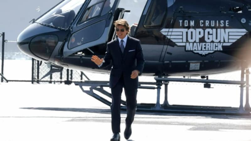 Tom Cruise flog mit dem Helikopter zur „Top Gun: Maverick“-Premiere. (Bild: APA/Frazer Harrison/Getty Images/AFP)