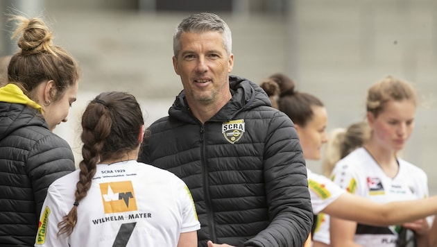 Altach coach Bernhard Summer is looking forward to the clash with champions St. Pölten (Bild: Maurice Shourot)