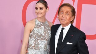 Designer Valentino mit Olivia Palermo (Bild: AFP)
