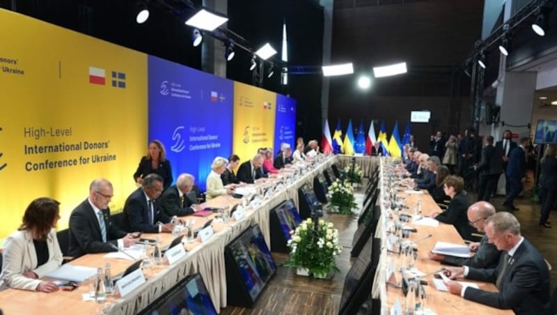 Teilnehmer der internationalen Geberkonferenz für die Ukraine (Bild: AFP)